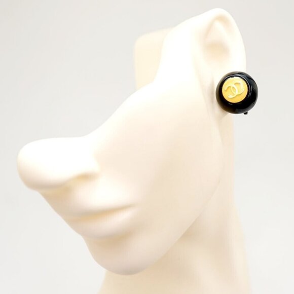CHANEL CC Logos Black Round Clip-On Earrings Silver Tone 96P Auth #11584-5 - Picture 2 of 5